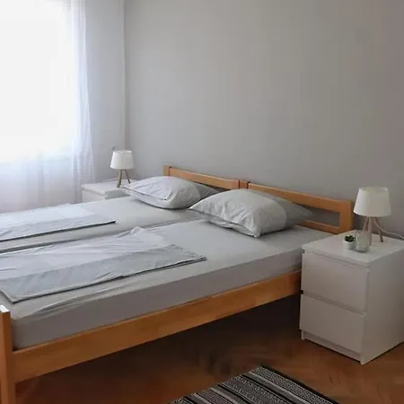 Apartment Simac Okrug Gornji *