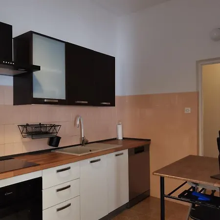 Apartment Simac Okrug Gornji *